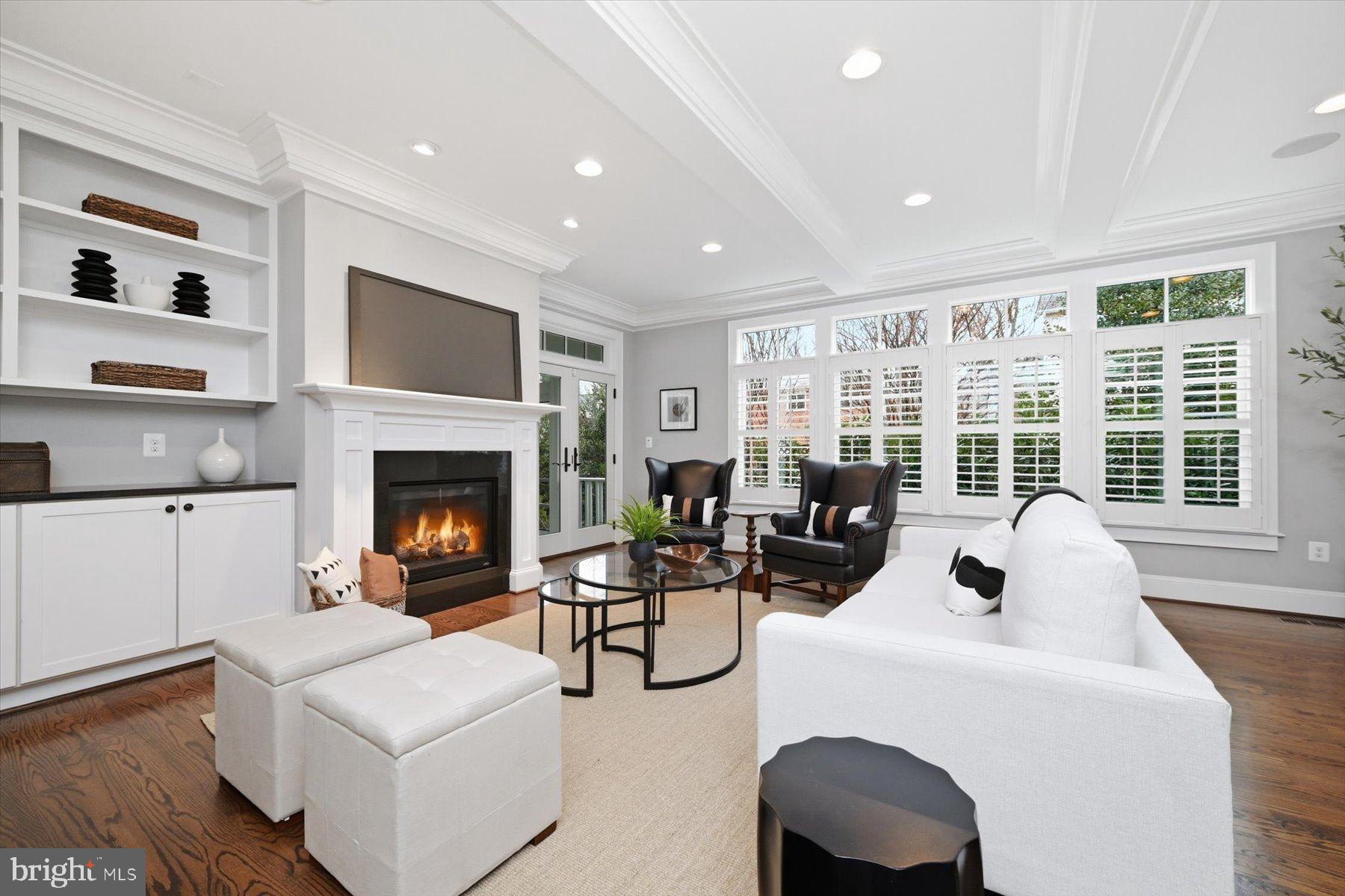 CRESCENT HILLS - Residential