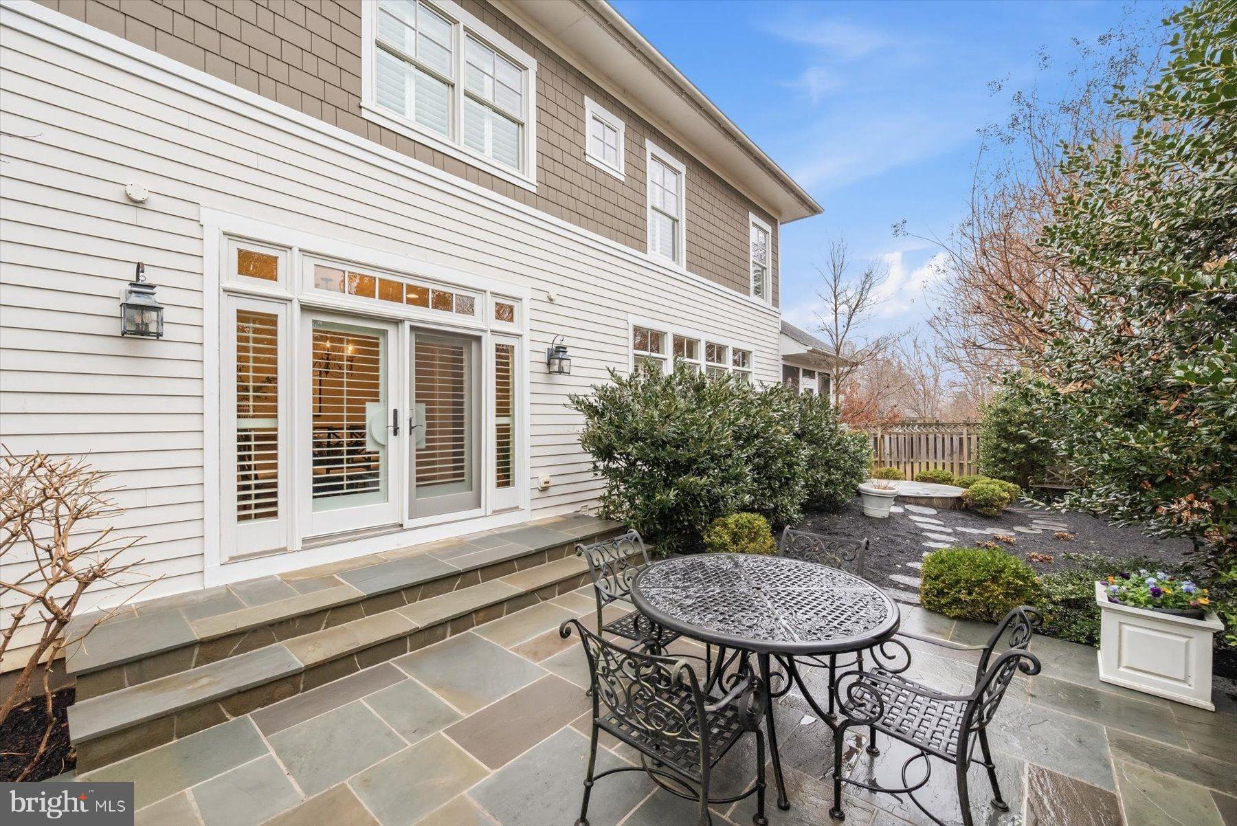 CRESCENT HILLS - Residential