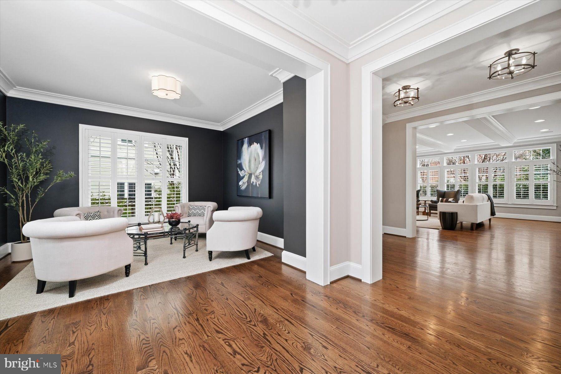 CRESCENT HILLS - Residential