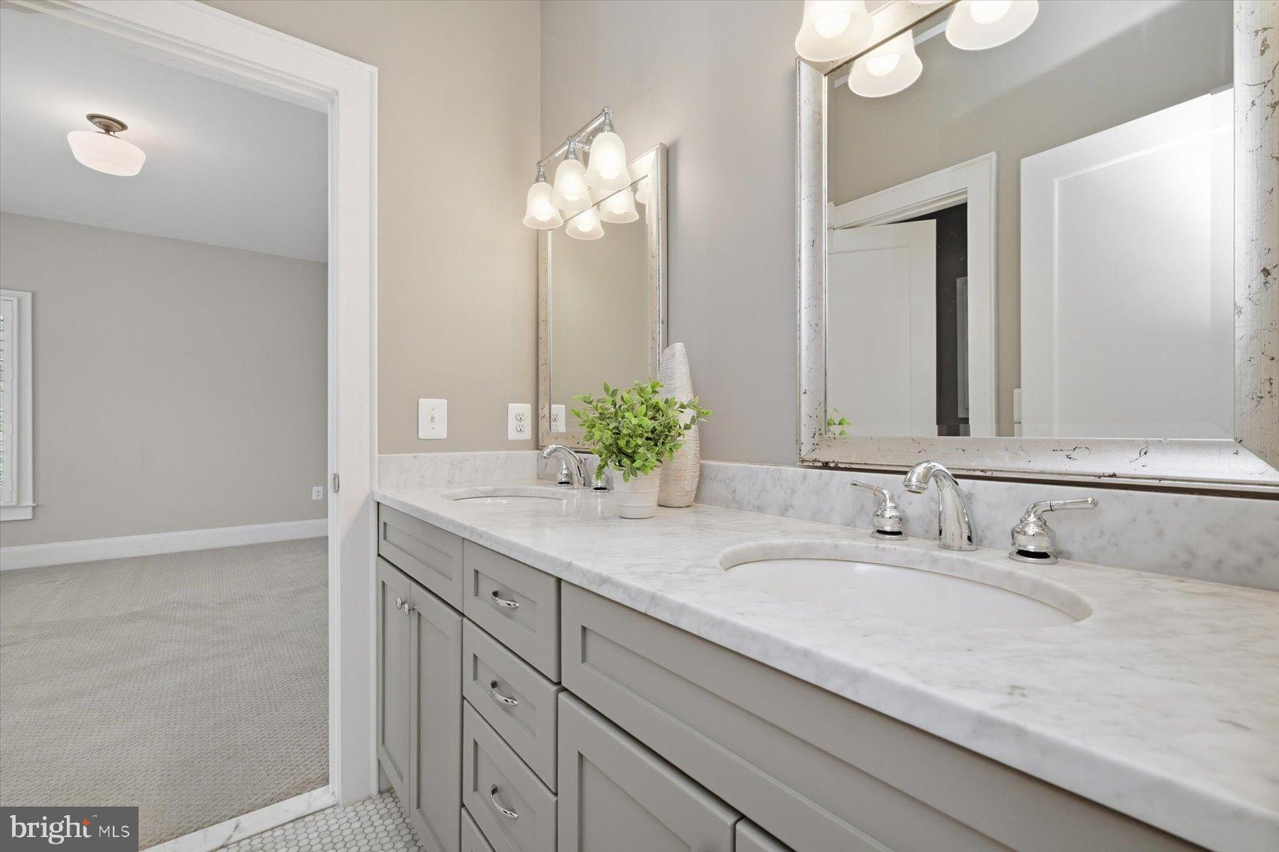 CRESCENT HILLS - Residential