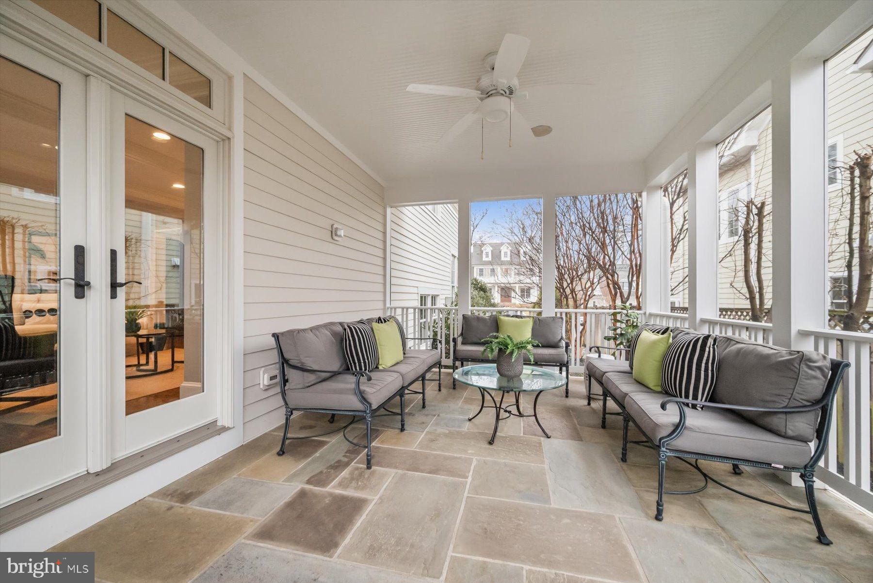 CRESCENT HILLS - Residential