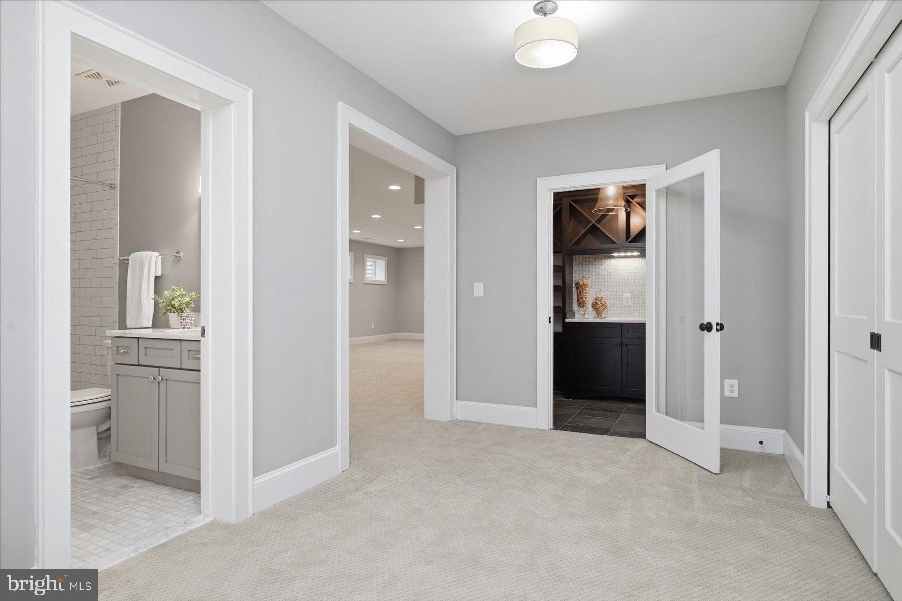 CRESCENT HILLS - Residential