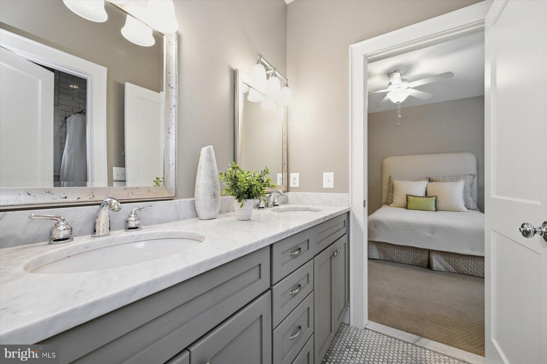 CRESCENT HILLS - Residential