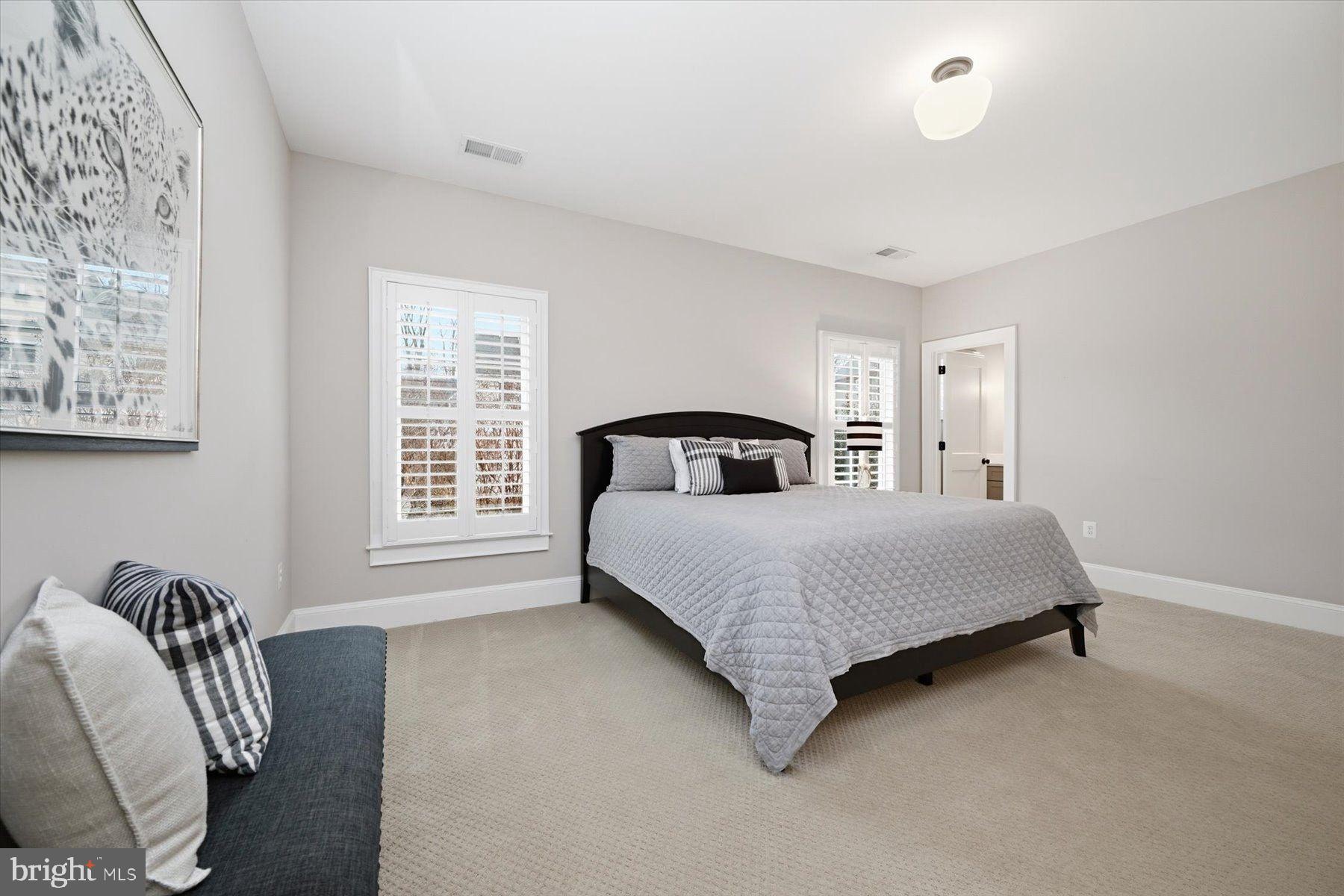 CRESCENT HILLS - Residential