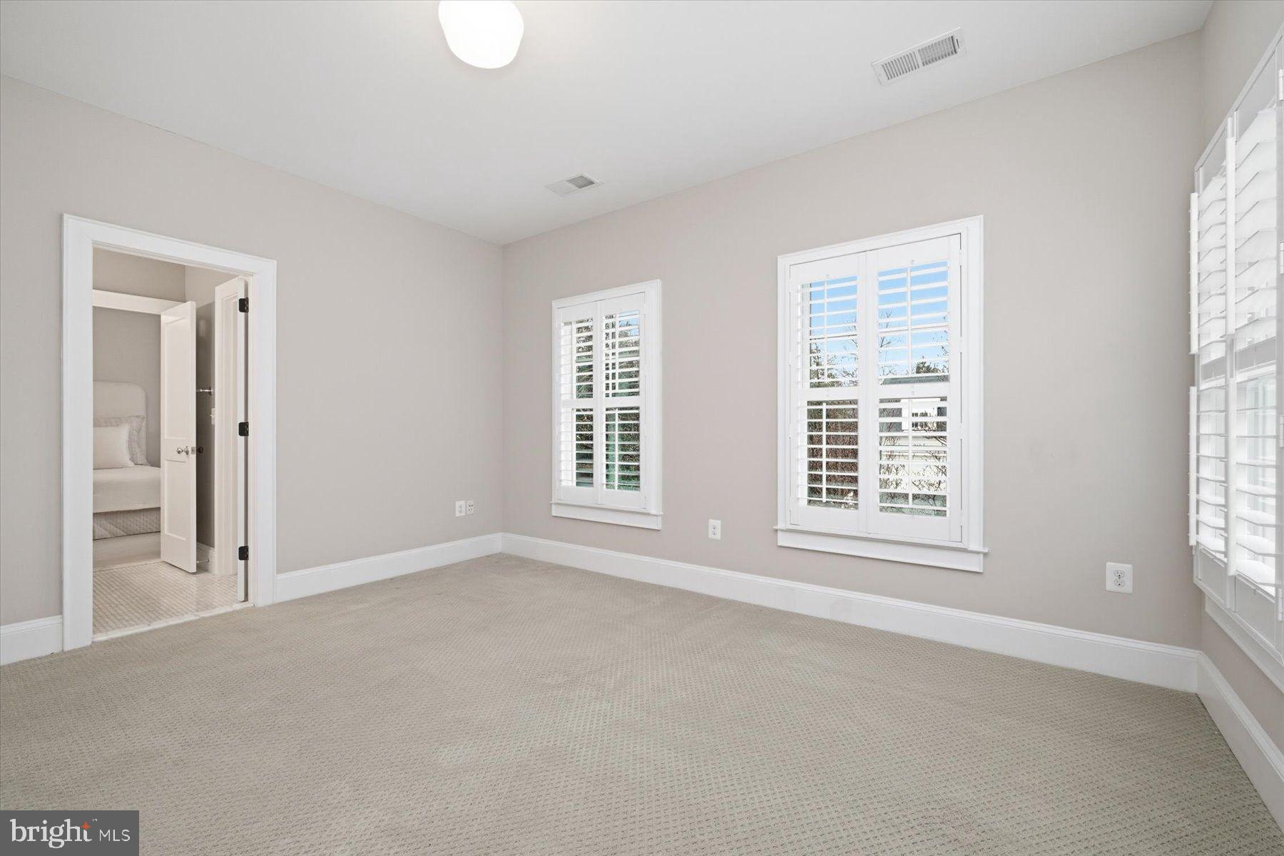 CRESCENT HILLS - Residential