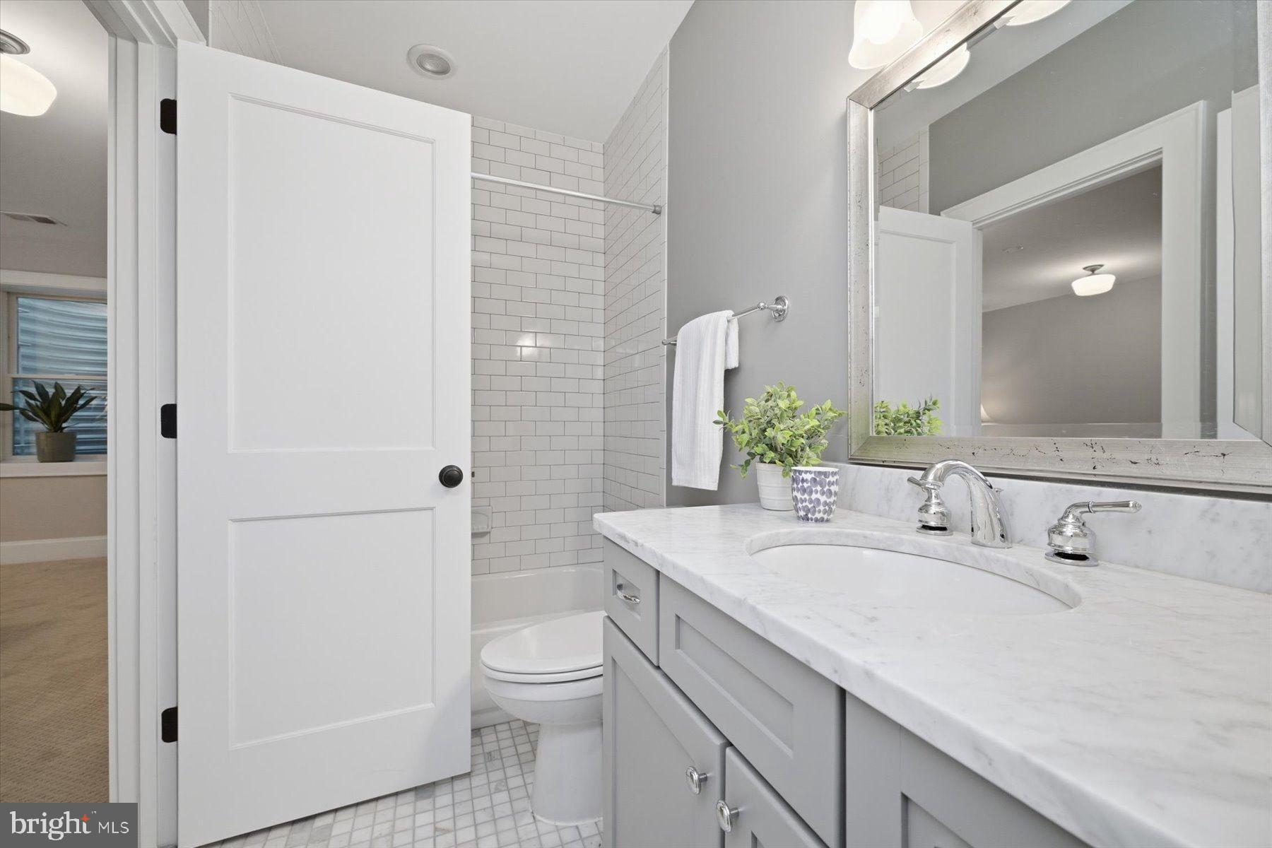 CRESCENT HILLS - Residential