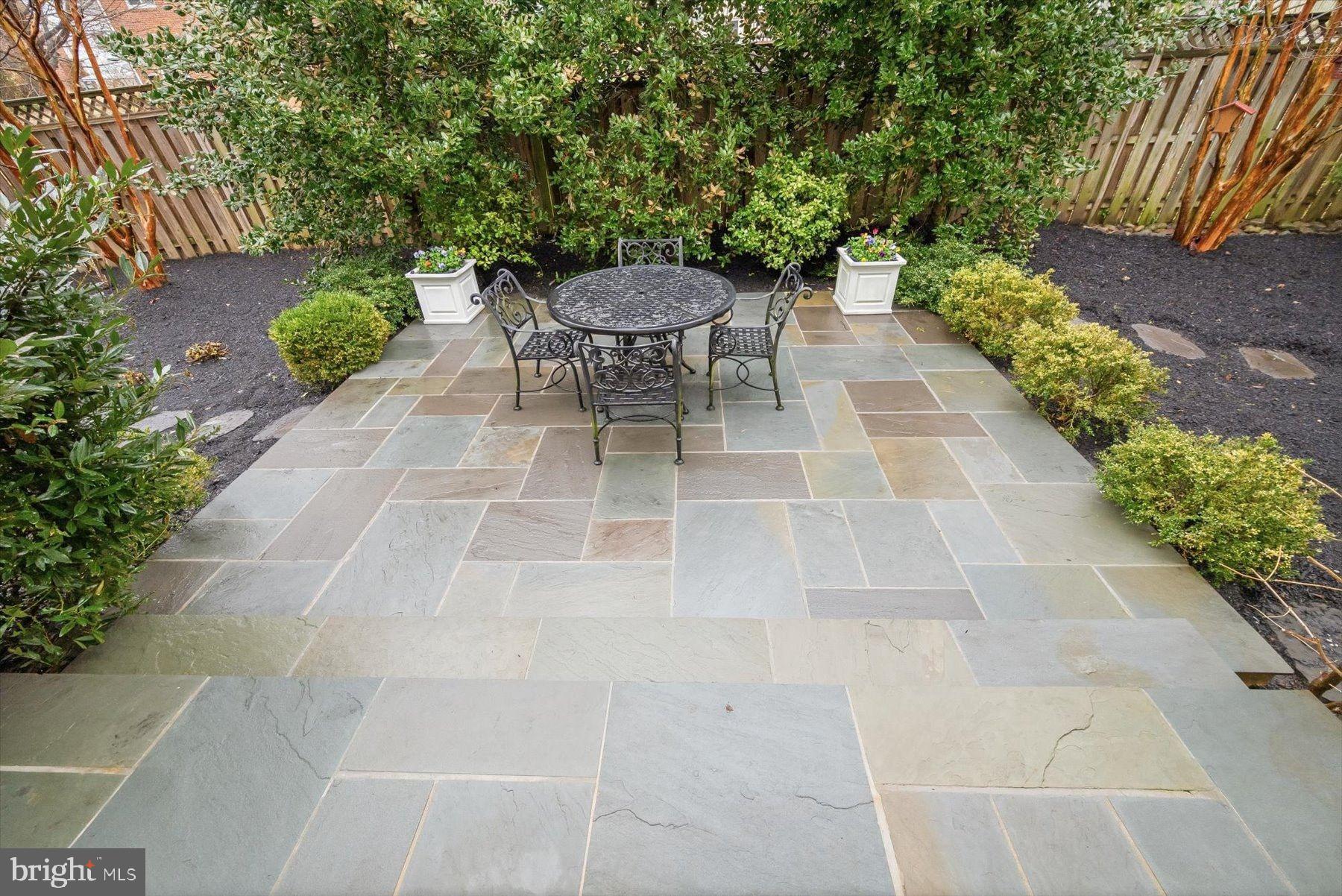 CRESCENT HILLS - Residential