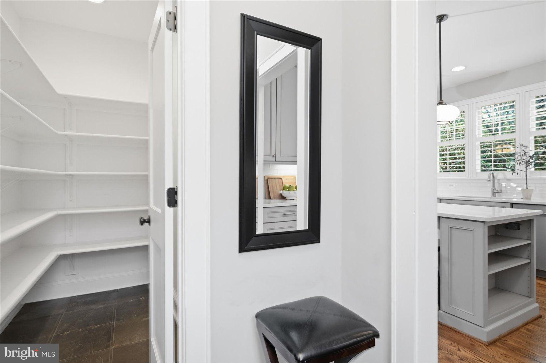 CRESCENT HILLS - Residential