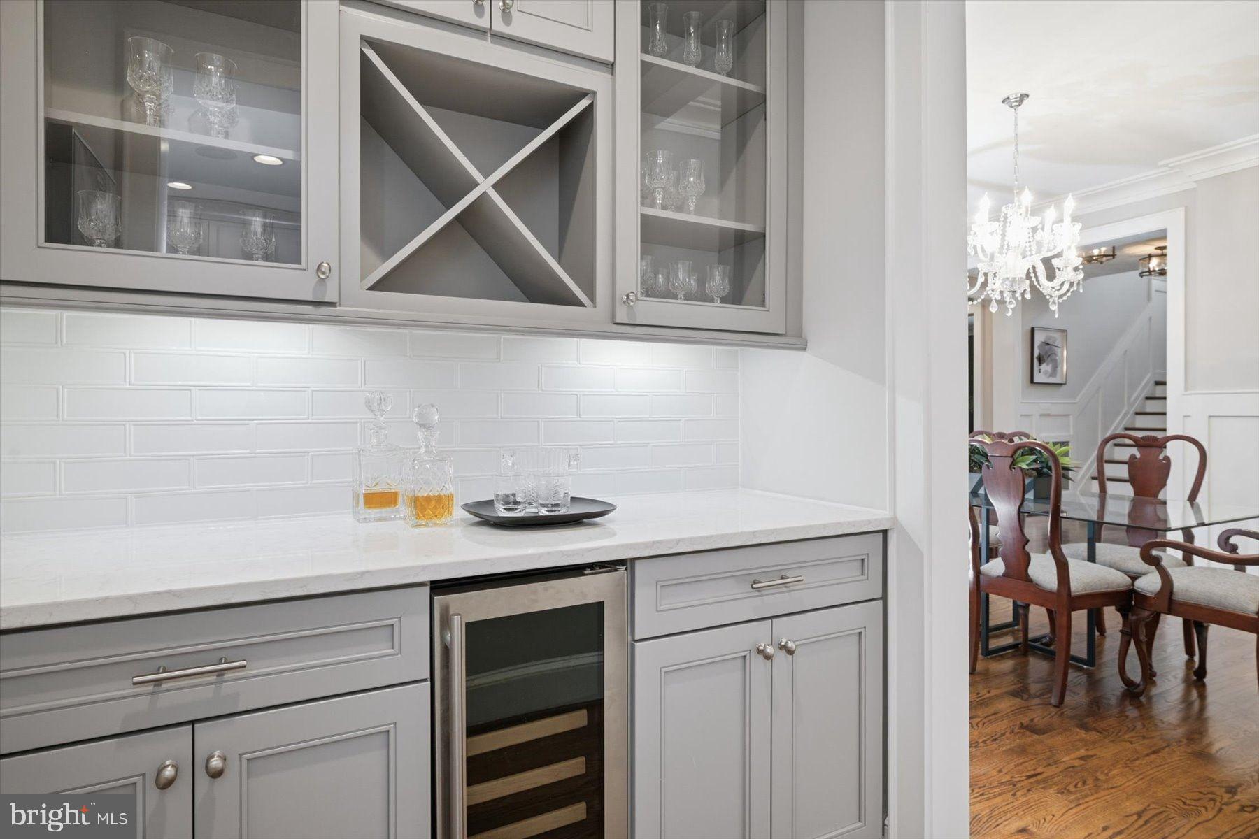 CRESCENT HILLS - Residential