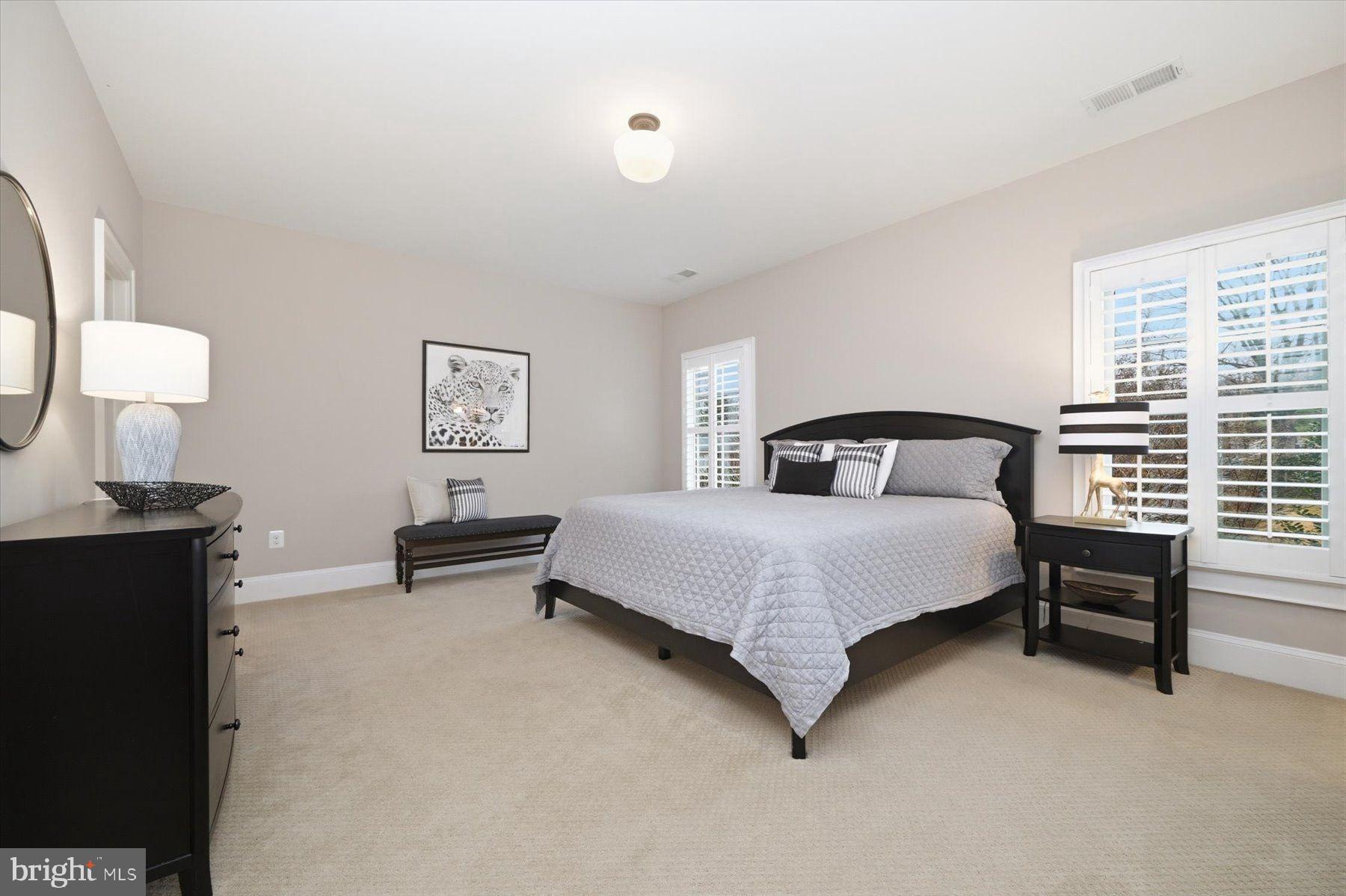 CRESCENT HILLS - Residential