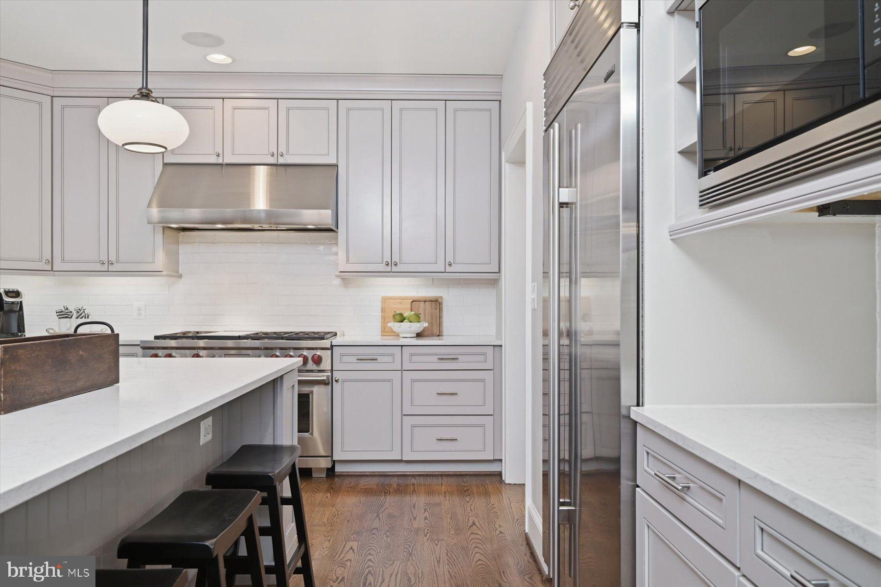 CRESCENT HILLS - Residential