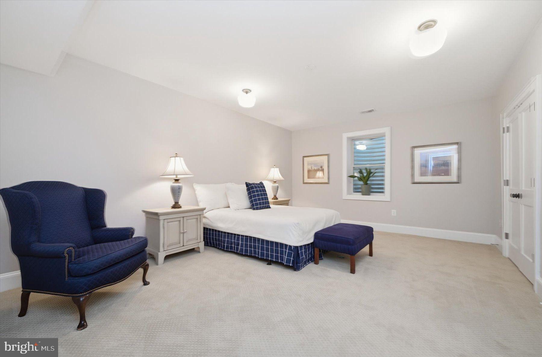 CRESCENT HILLS - Residential