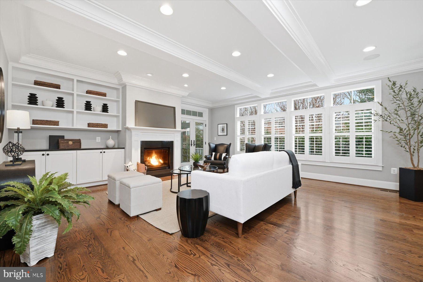 CRESCENT HILLS - Residential