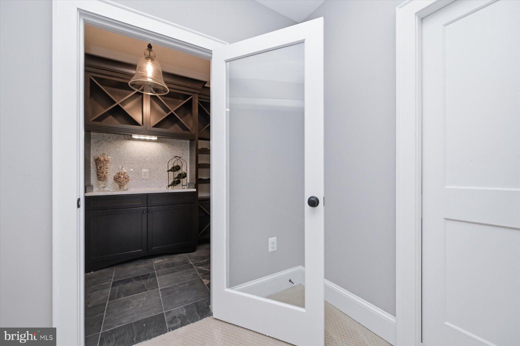 CRESCENT HILLS - Residential