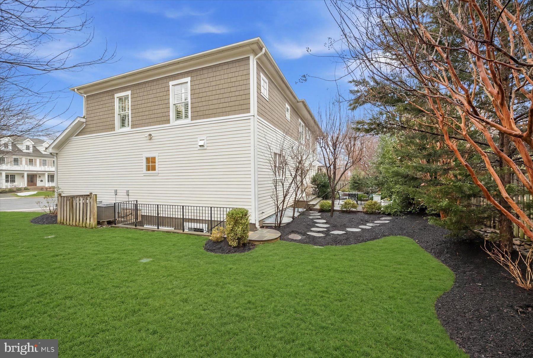 CRESCENT HILLS - Residential