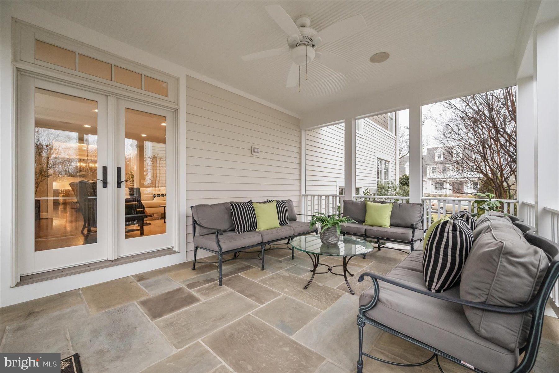 CRESCENT HILLS - Residential