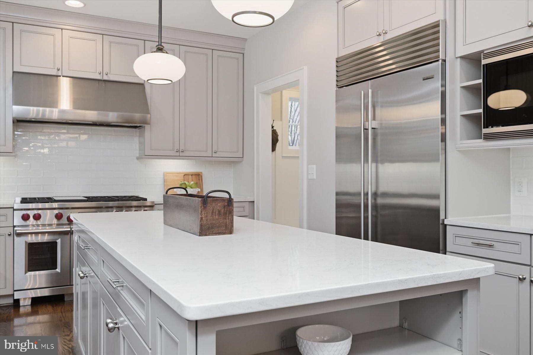 CRESCENT HILLS - Residential