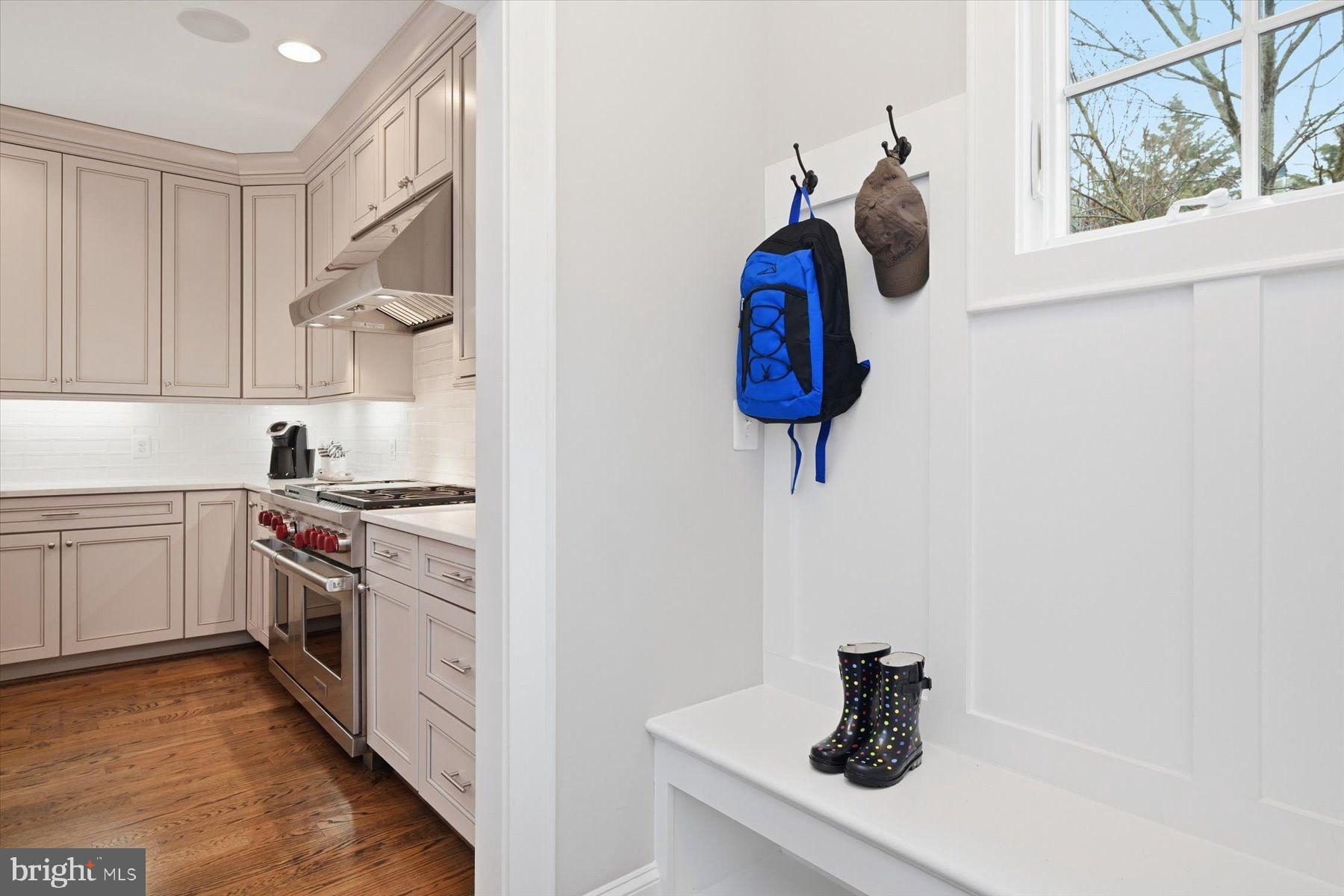 CRESCENT HILLS - Residential