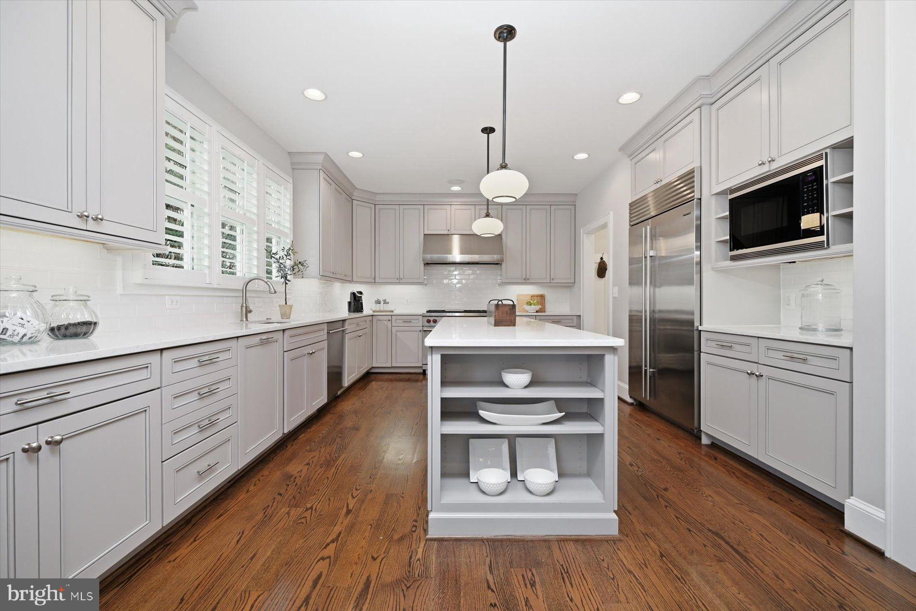 CRESCENT HILLS - Residential