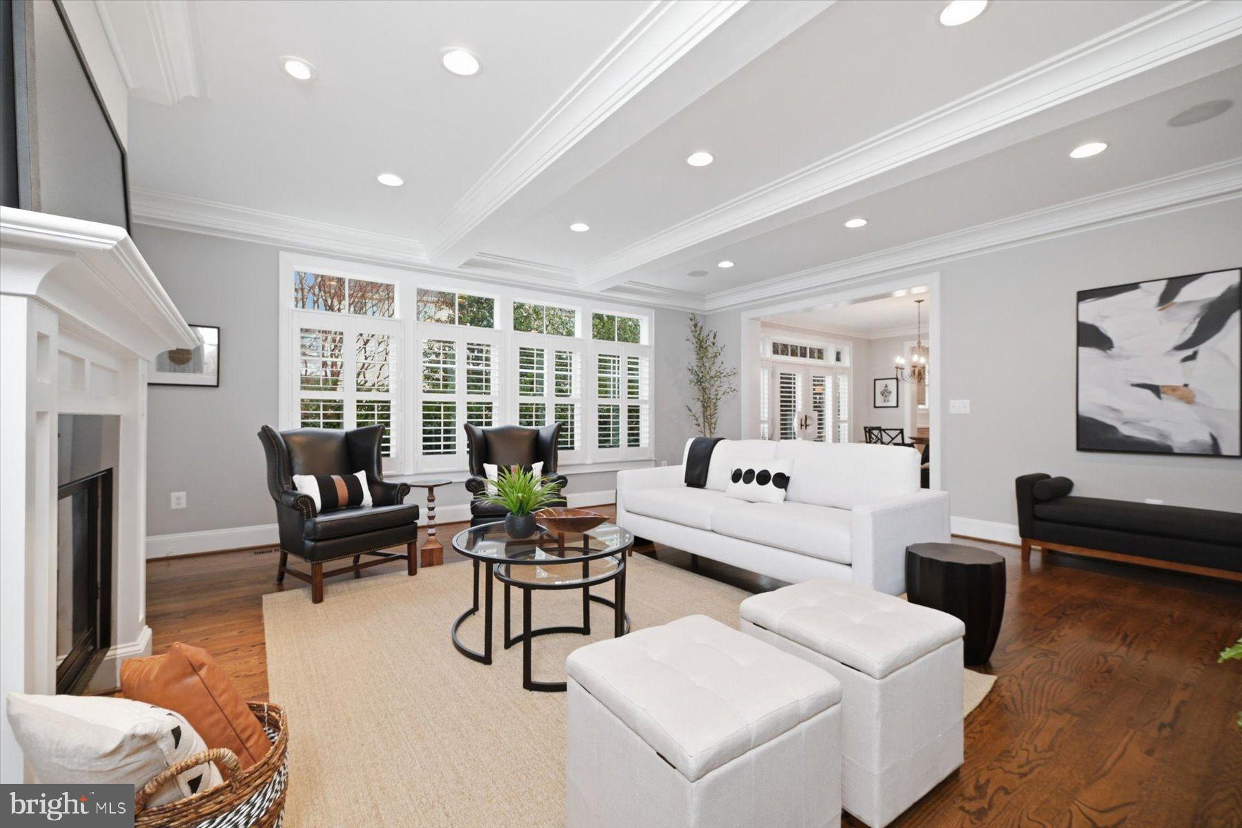 CRESCENT HILLS - Residential