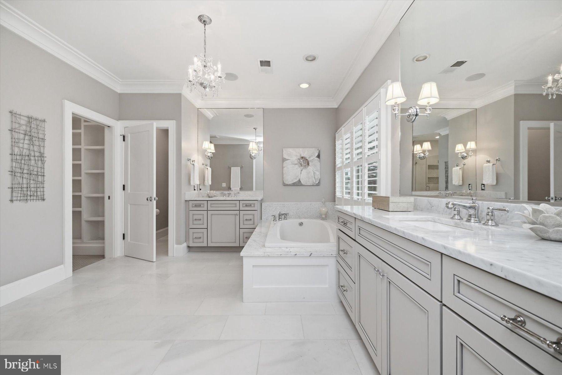 CRESCENT HILLS - Residential