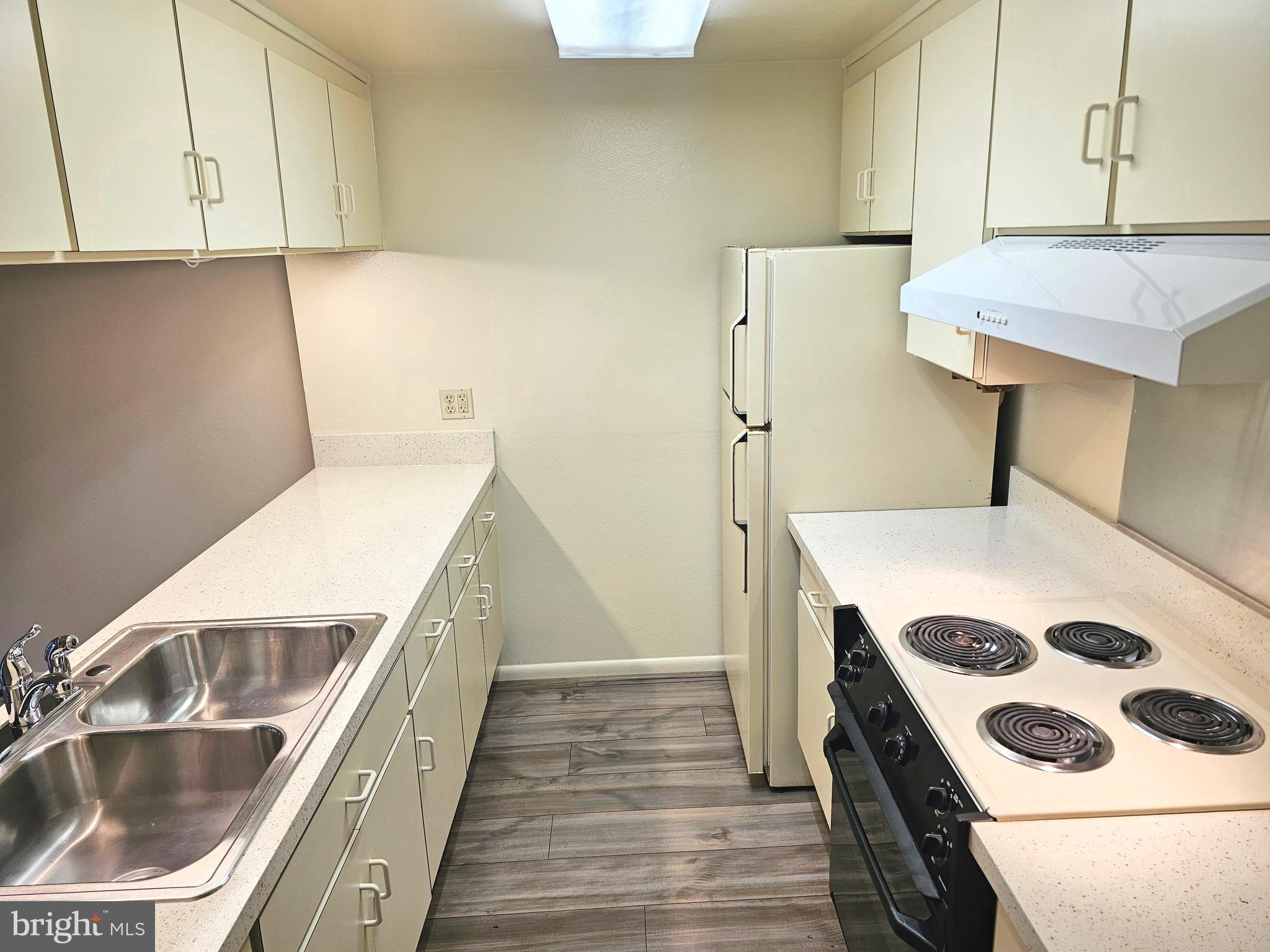 LEISURE WORLD - Residential