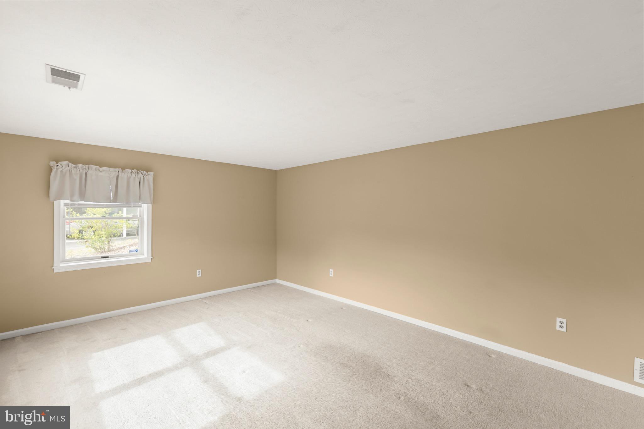 LAKEWOOD MANOR - Residential