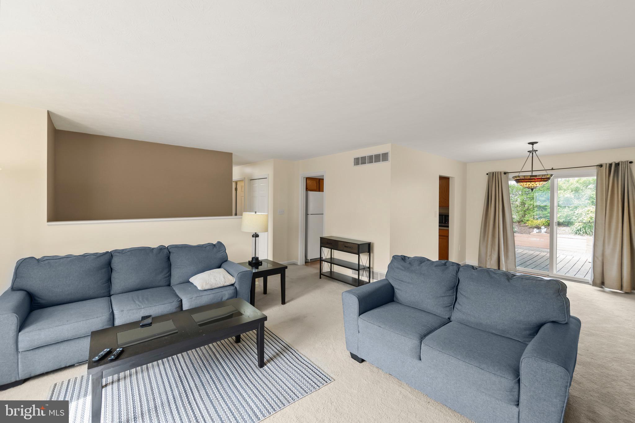 LAKEWOOD MANOR - Residential