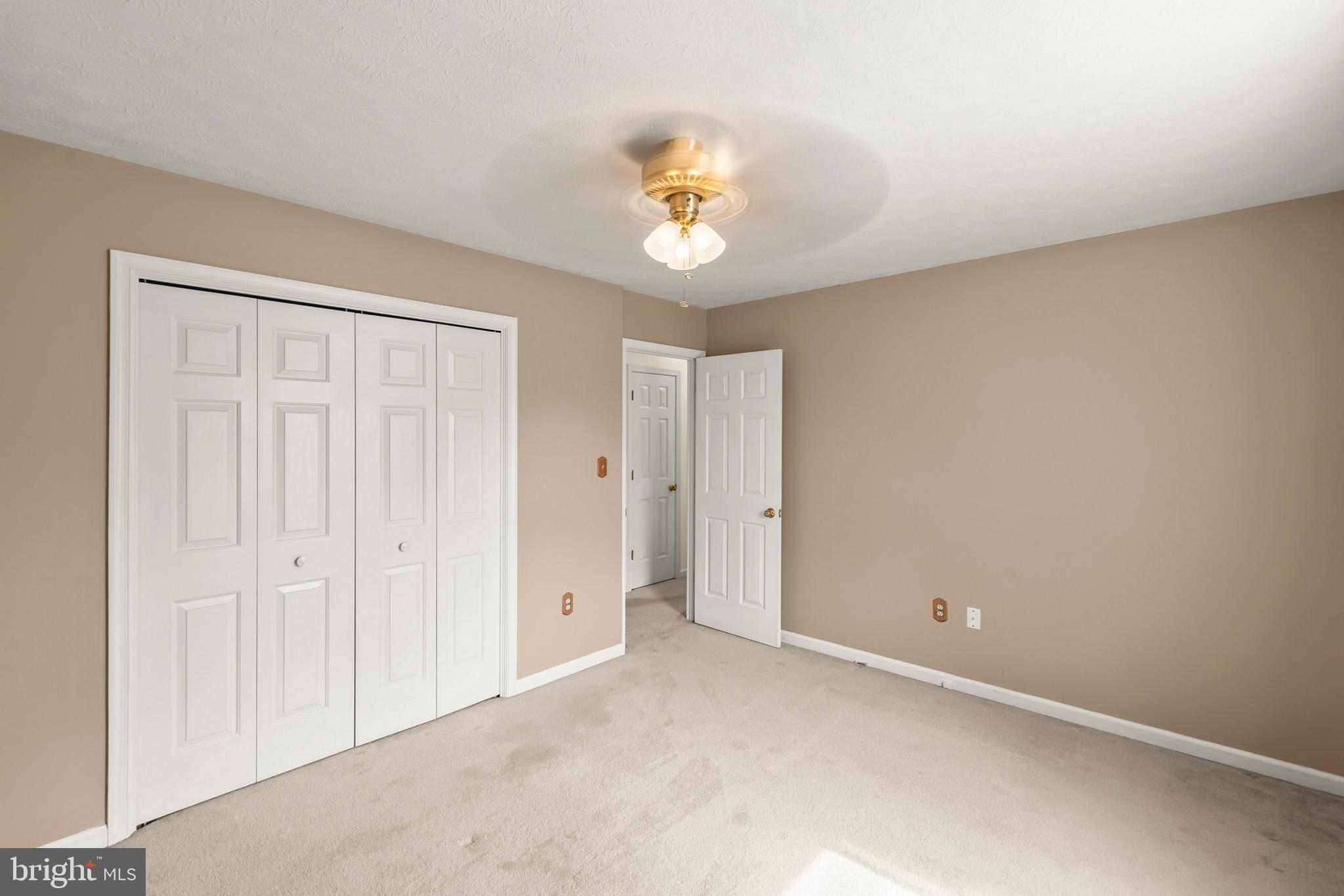 LAKEWOOD MANOR - Residential