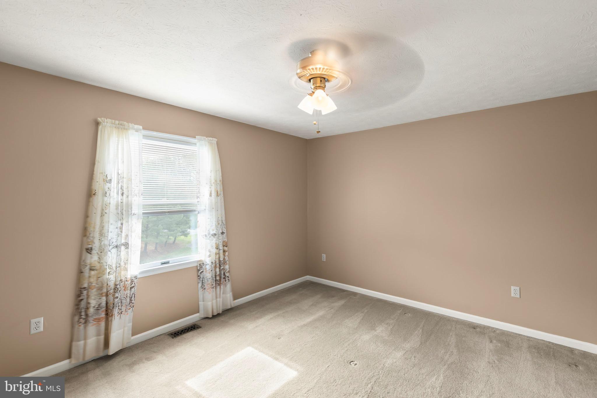 LAKEWOOD MANOR - Residential