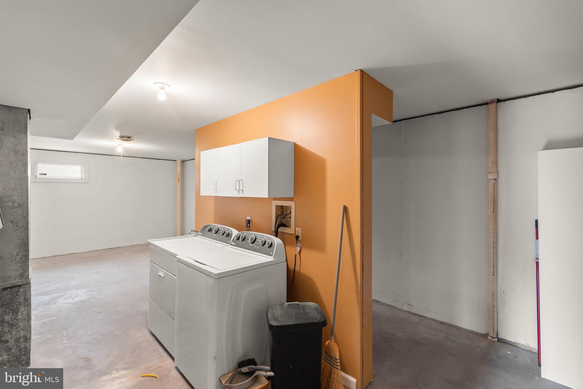 LAKEWOOD MANOR - Residential