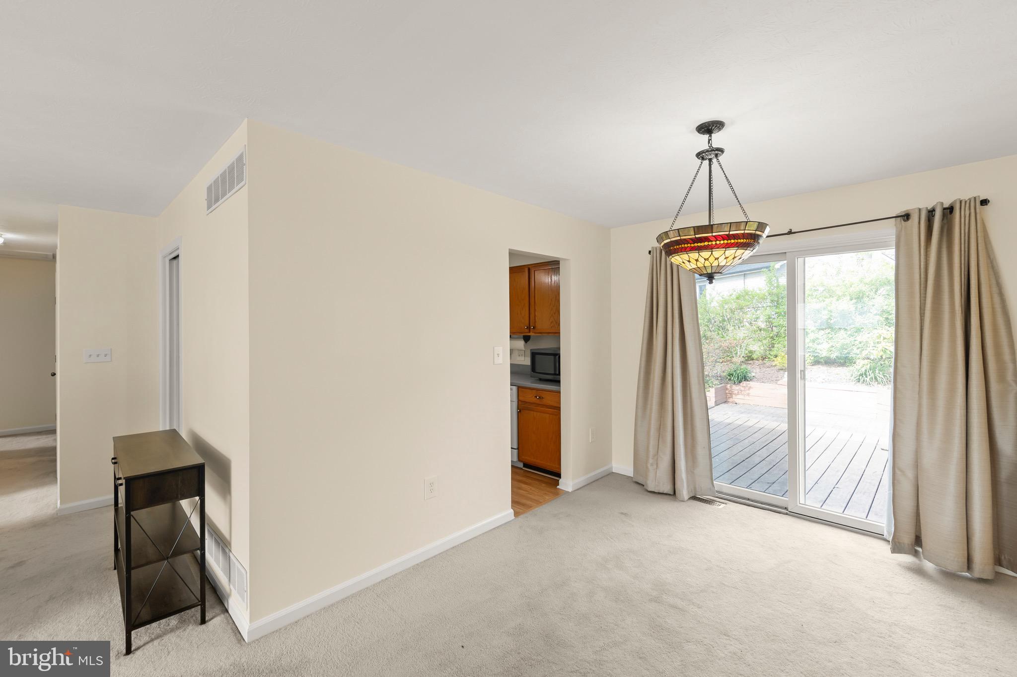 LAKEWOOD MANOR - Residential