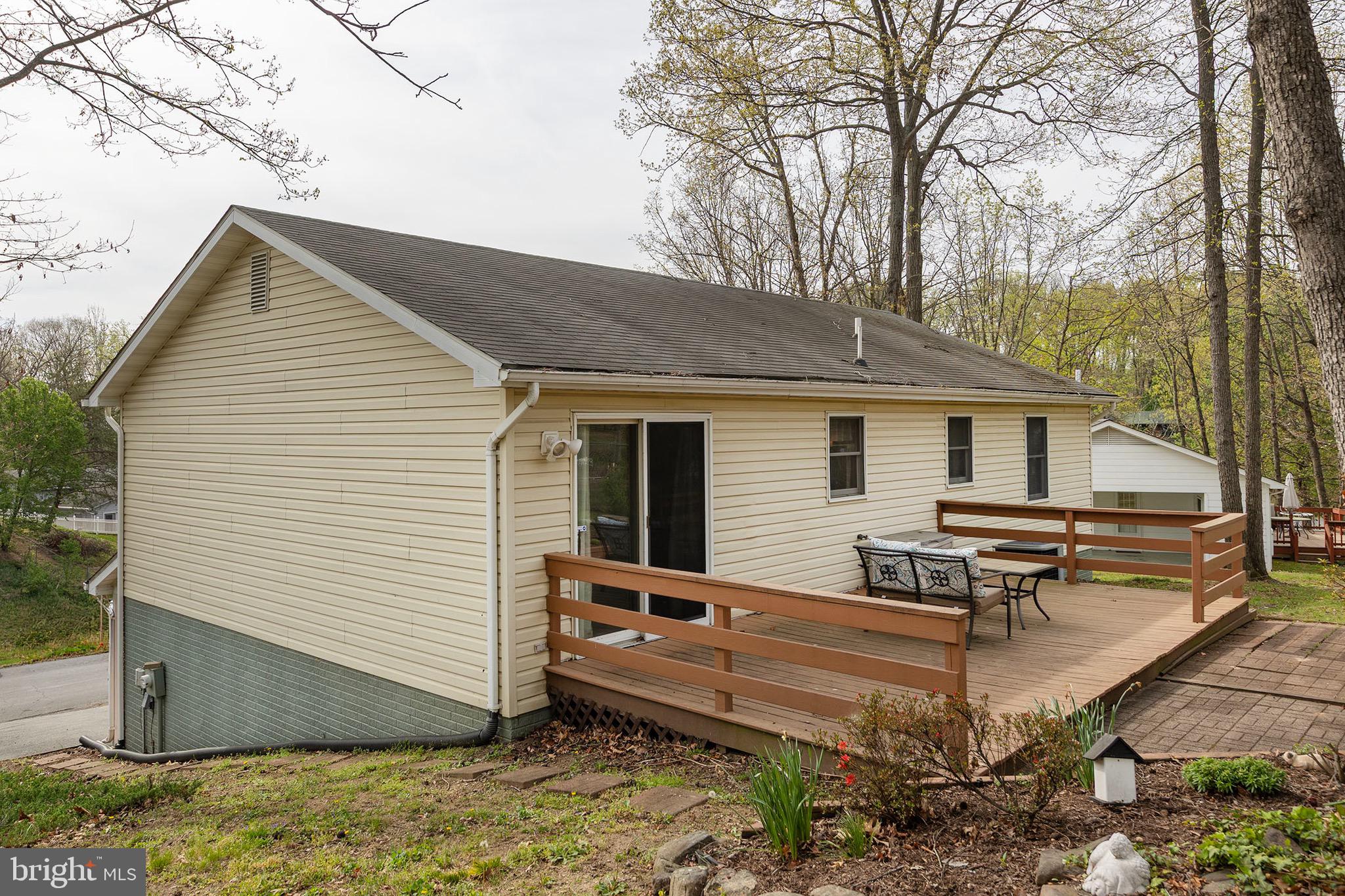 LAKEWOOD MANOR - Residential