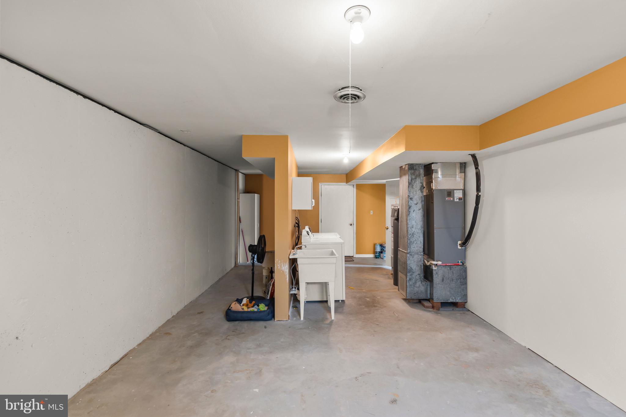 LAKEWOOD MANOR - Residential