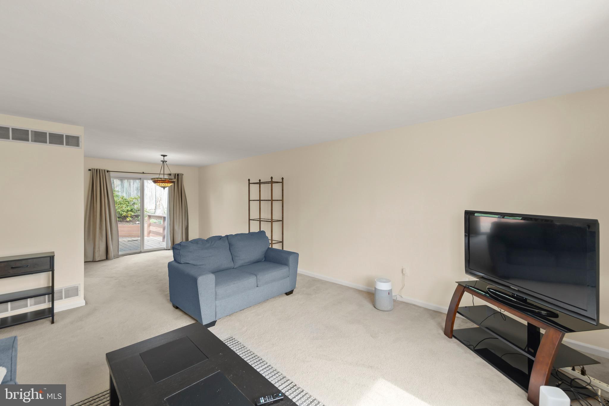 LAKEWOOD MANOR - Residential