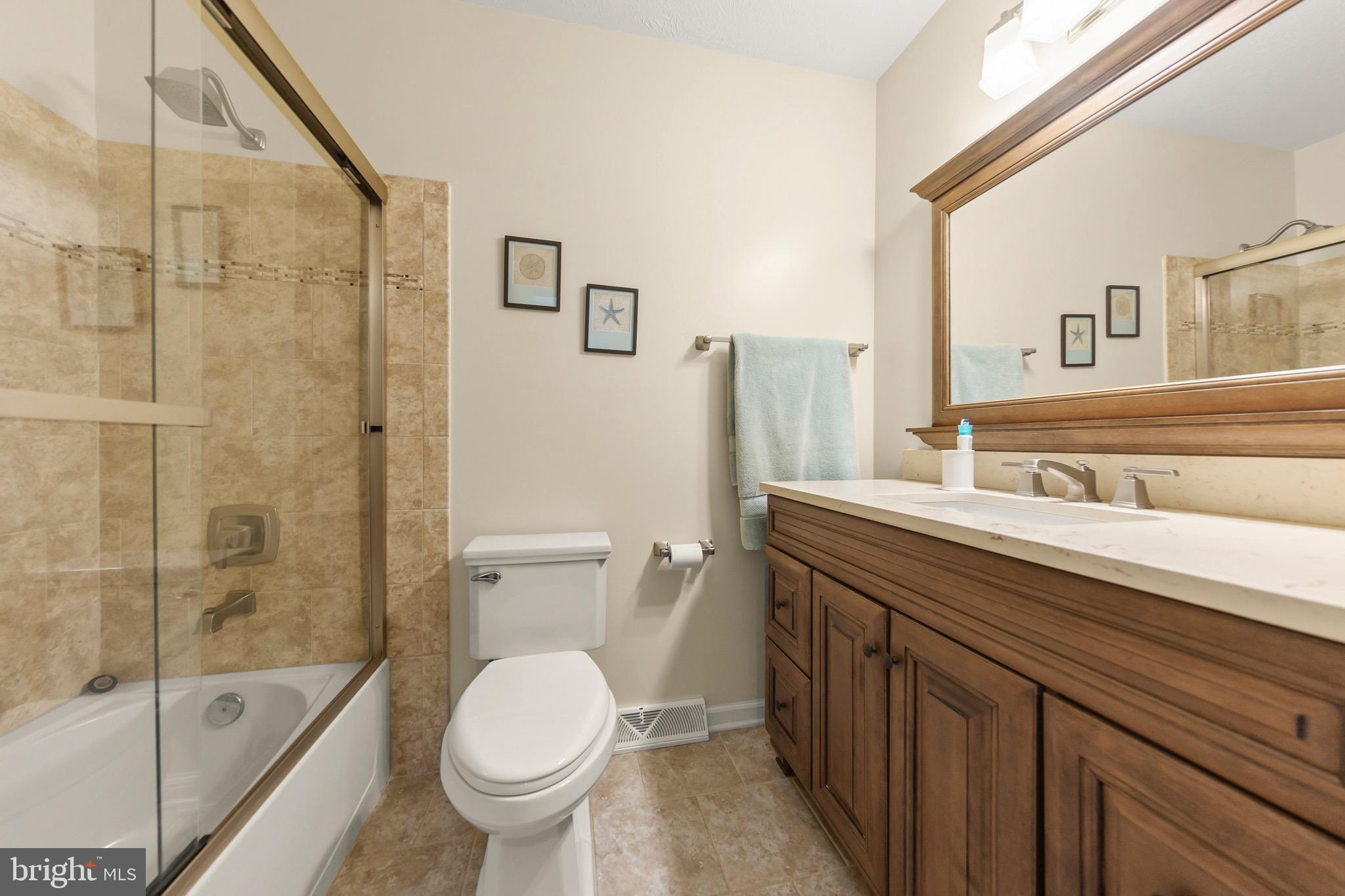 LAKEWOOD MANOR - Residential