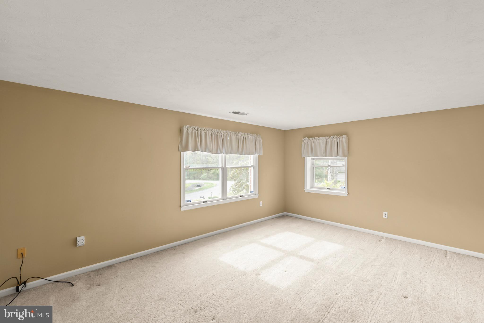 LAKEWOOD MANOR - Residential