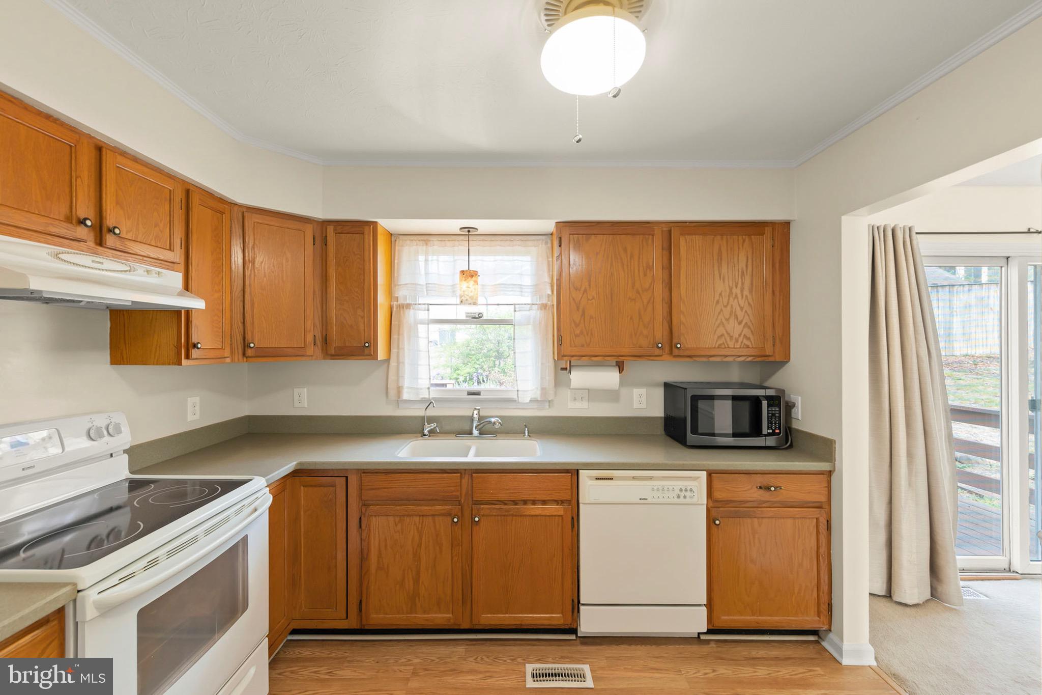 LAKEWOOD MANOR - Residential