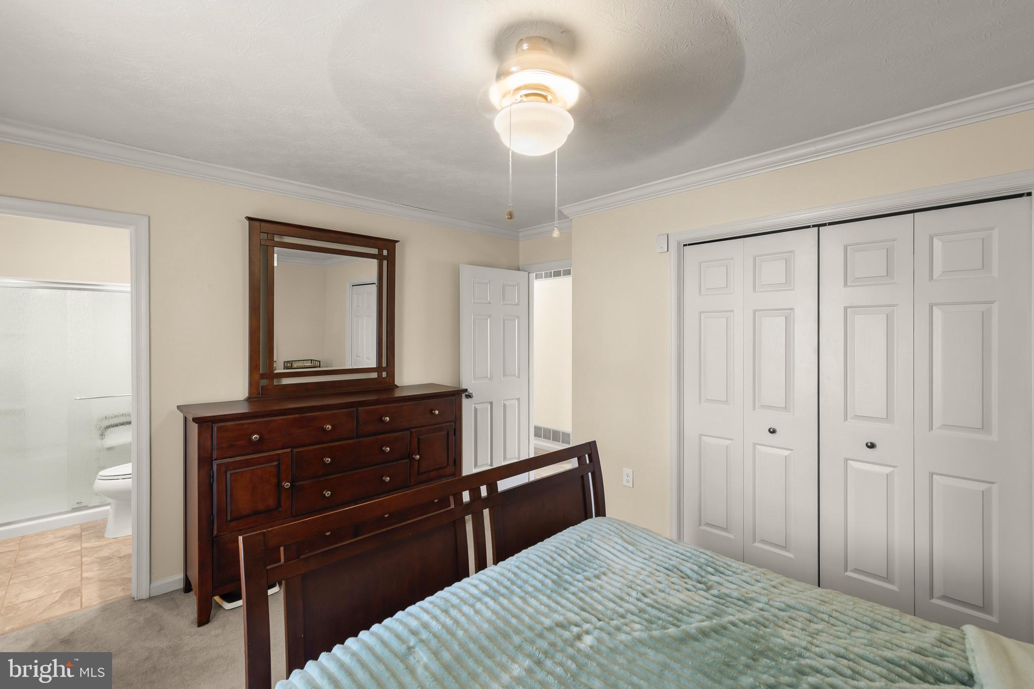 LAKEWOOD MANOR - Residential