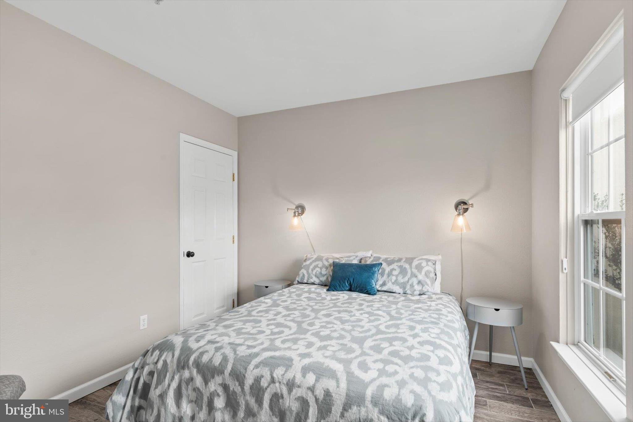 SOUTH HAMPTON - Residential