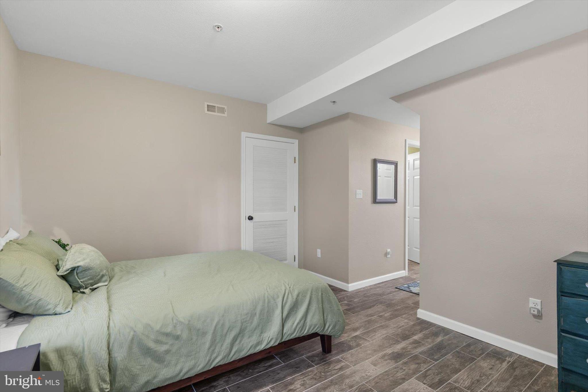 SOUTH HAMPTON - Residential