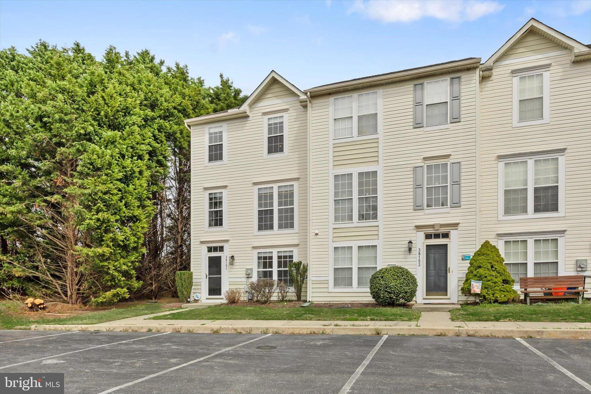 SOUTH HAMPTON - Residential