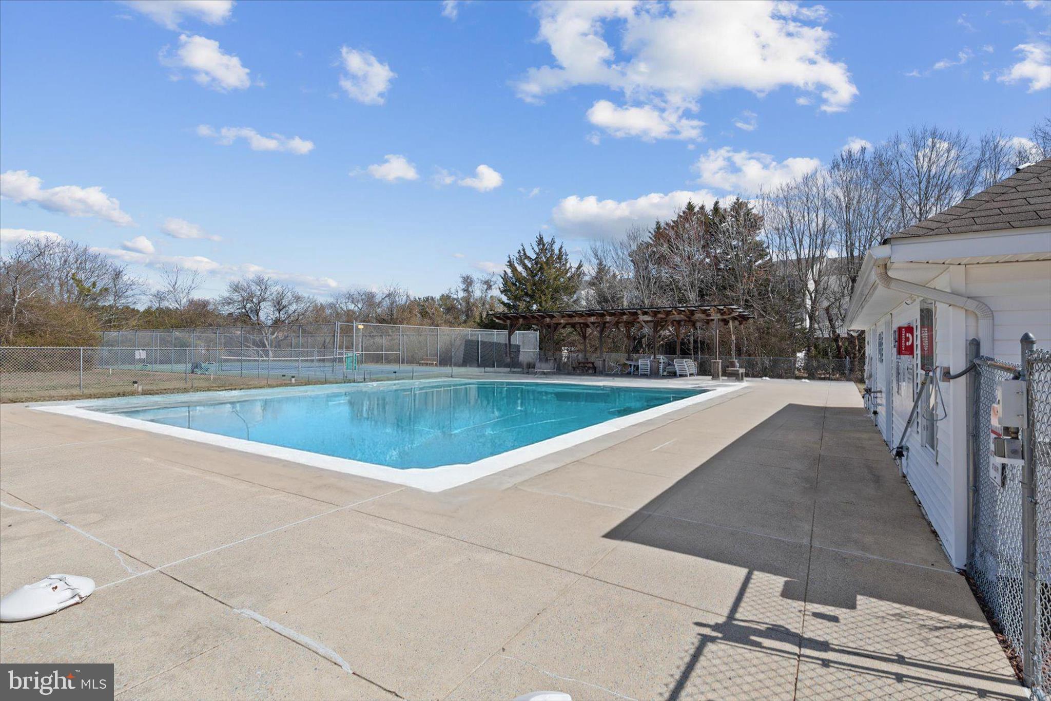 SOUTH HAMPTON - Residential