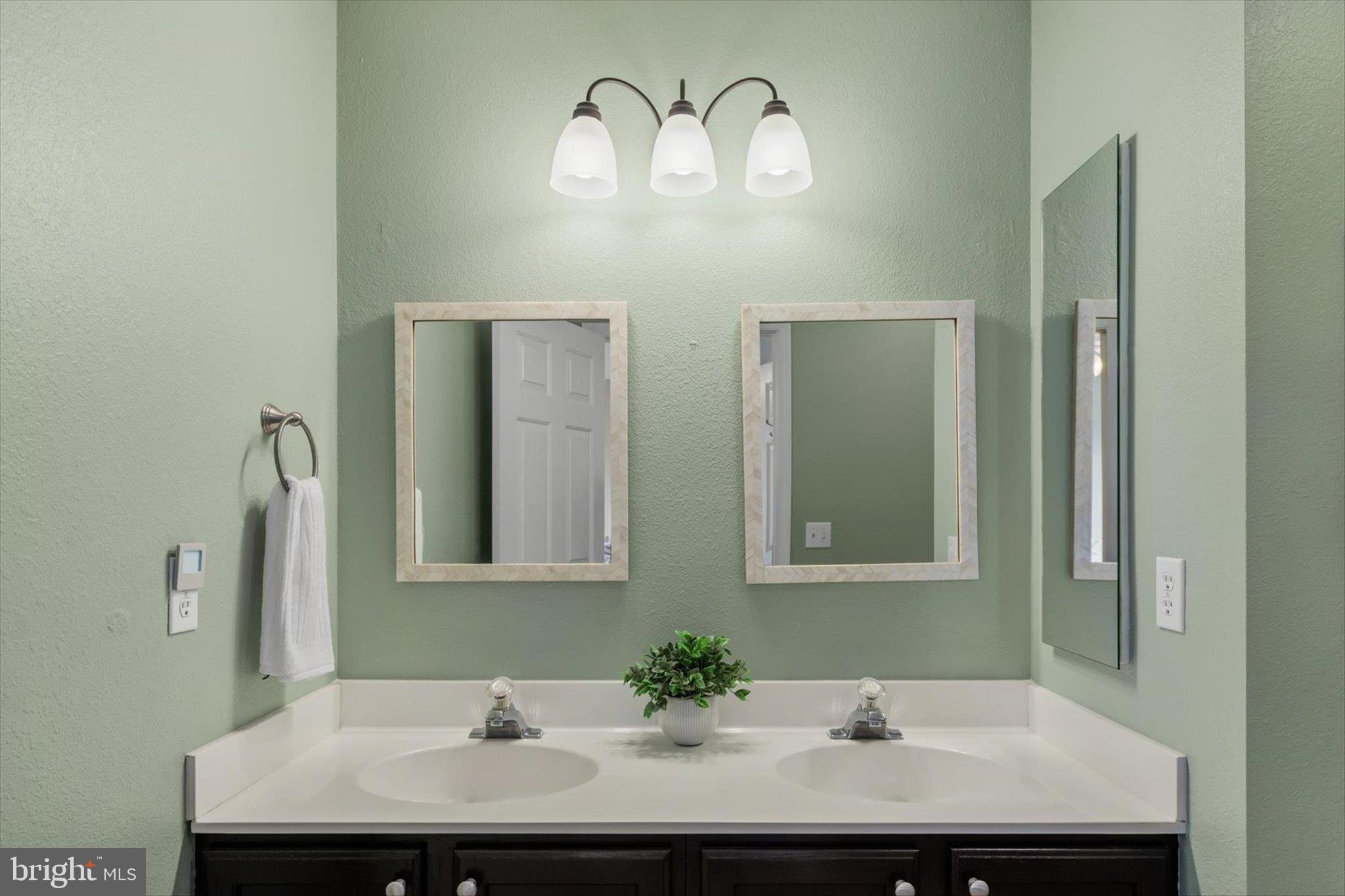 SOUTH HAMPTON - Residential