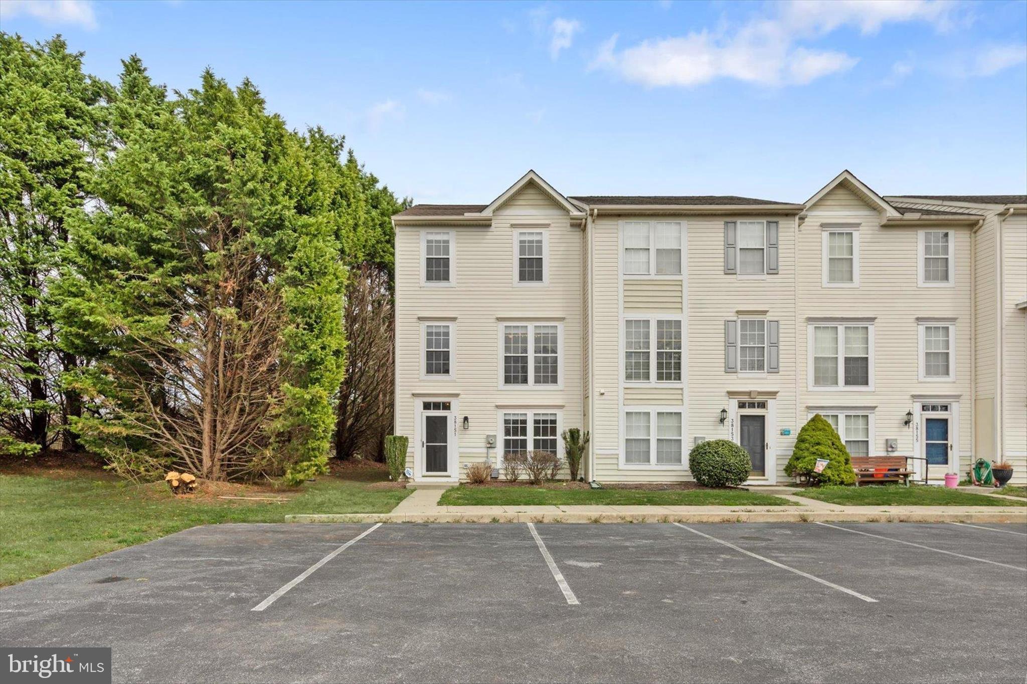 SOUTH HAMPTON - Residential