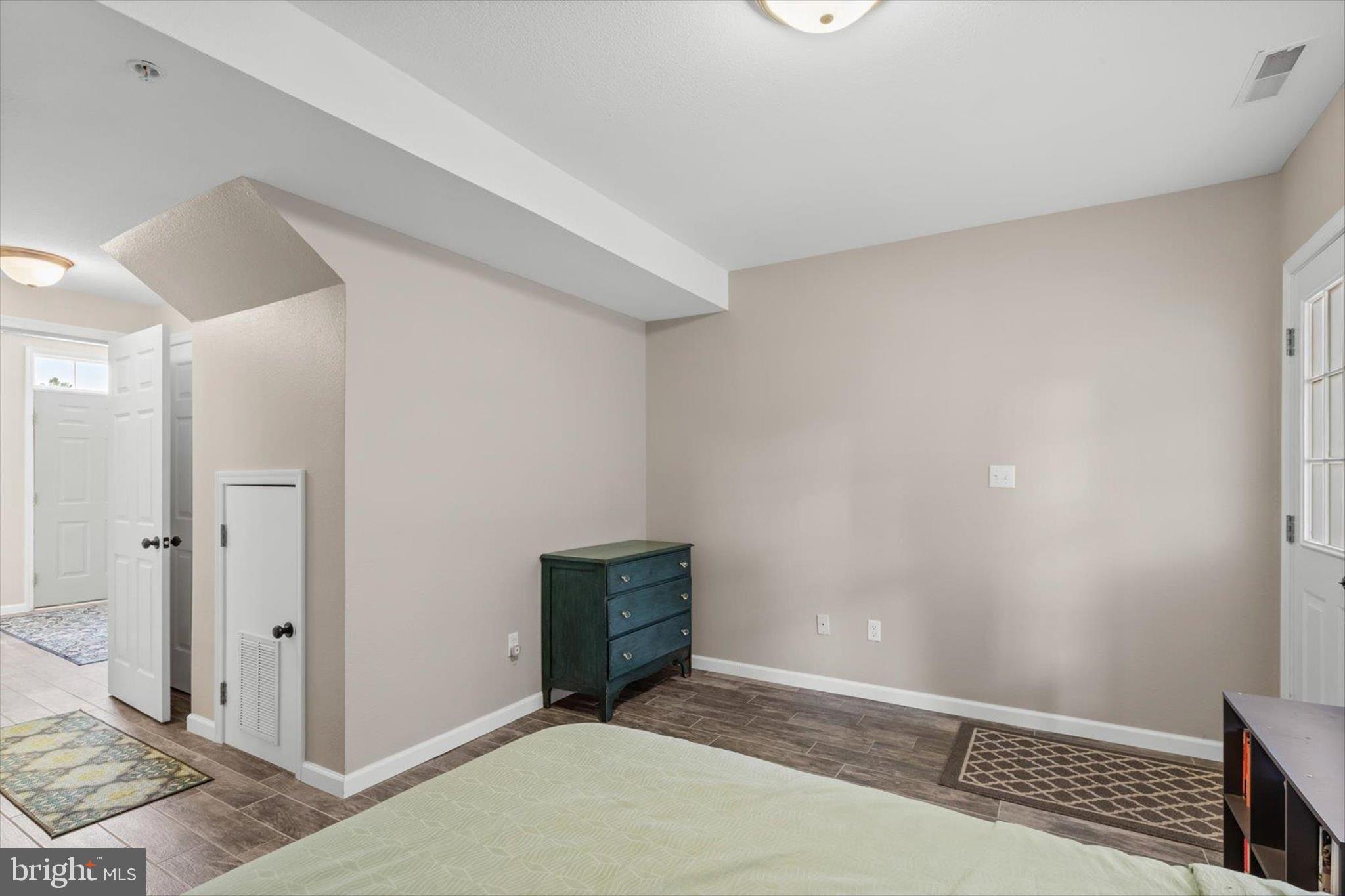 SOUTH HAMPTON - Residential