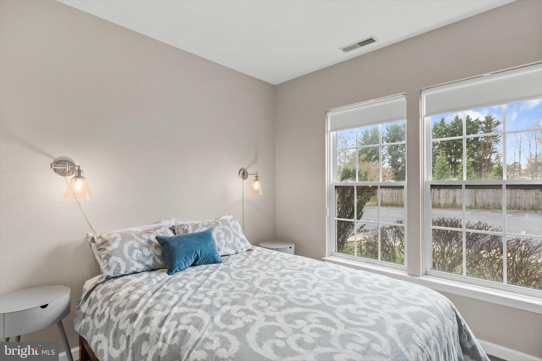 SOUTH HAMPTON - Residential