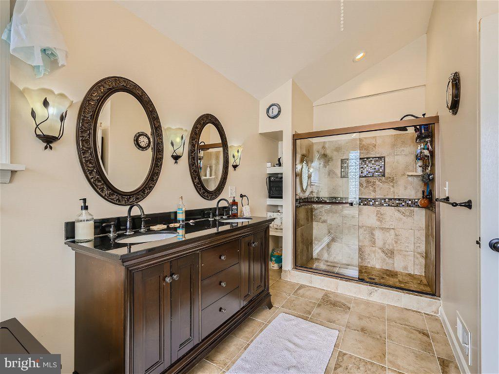 GRAY MANOR - Residential