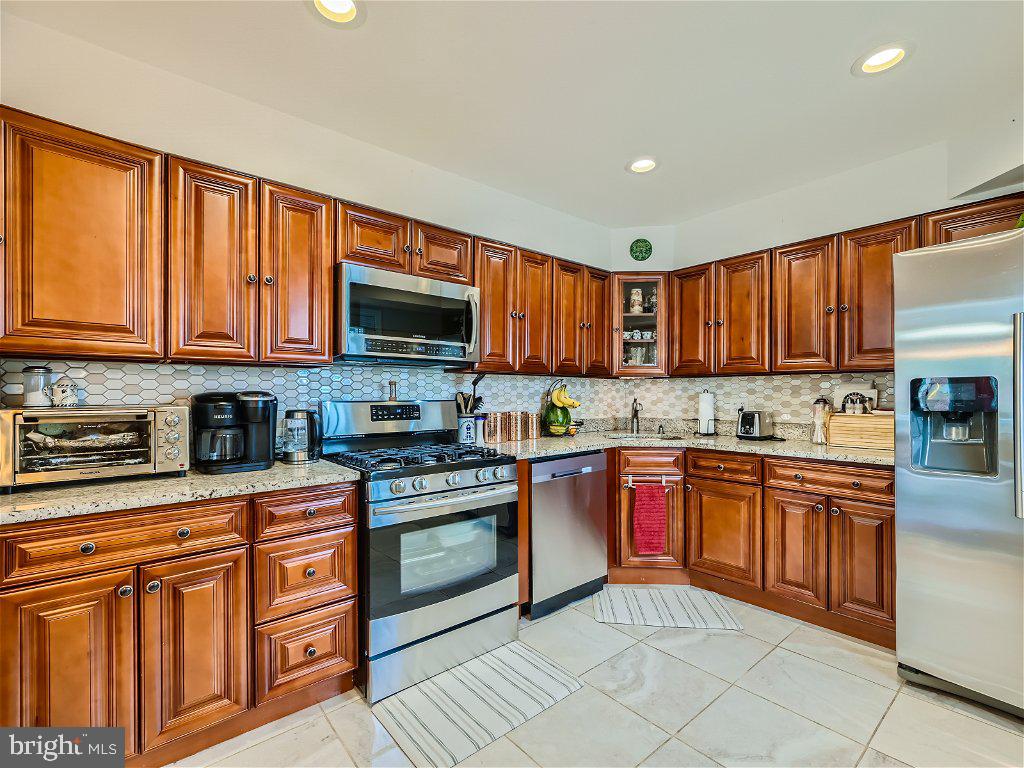 GRAY MANOR - Residential