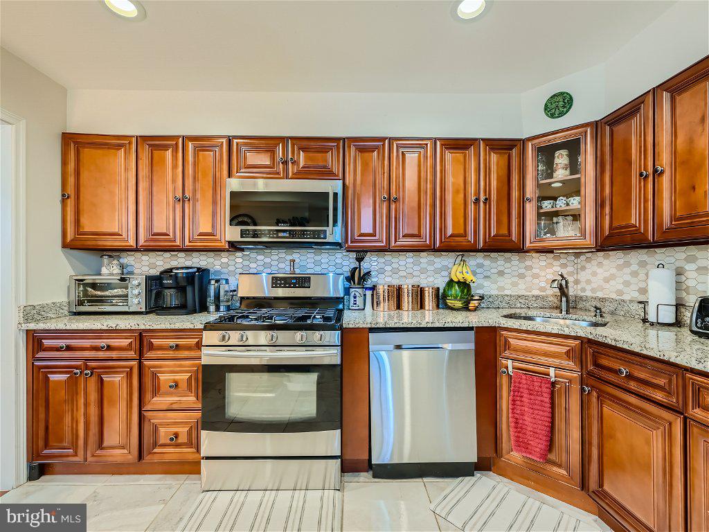 GRAY MANOR - Residential